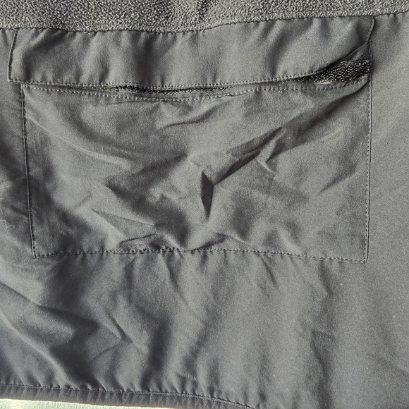 Under Armour Black Pullover - Picture 5 of 6